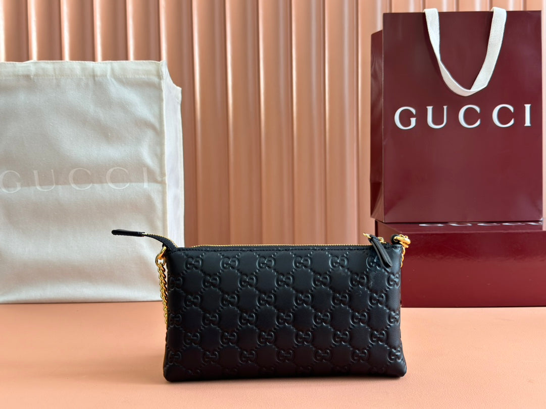 Kleine Geldbörse mit Gummieffekt an Kette, 22,5 Zoll, schwarzes Kalbsleder