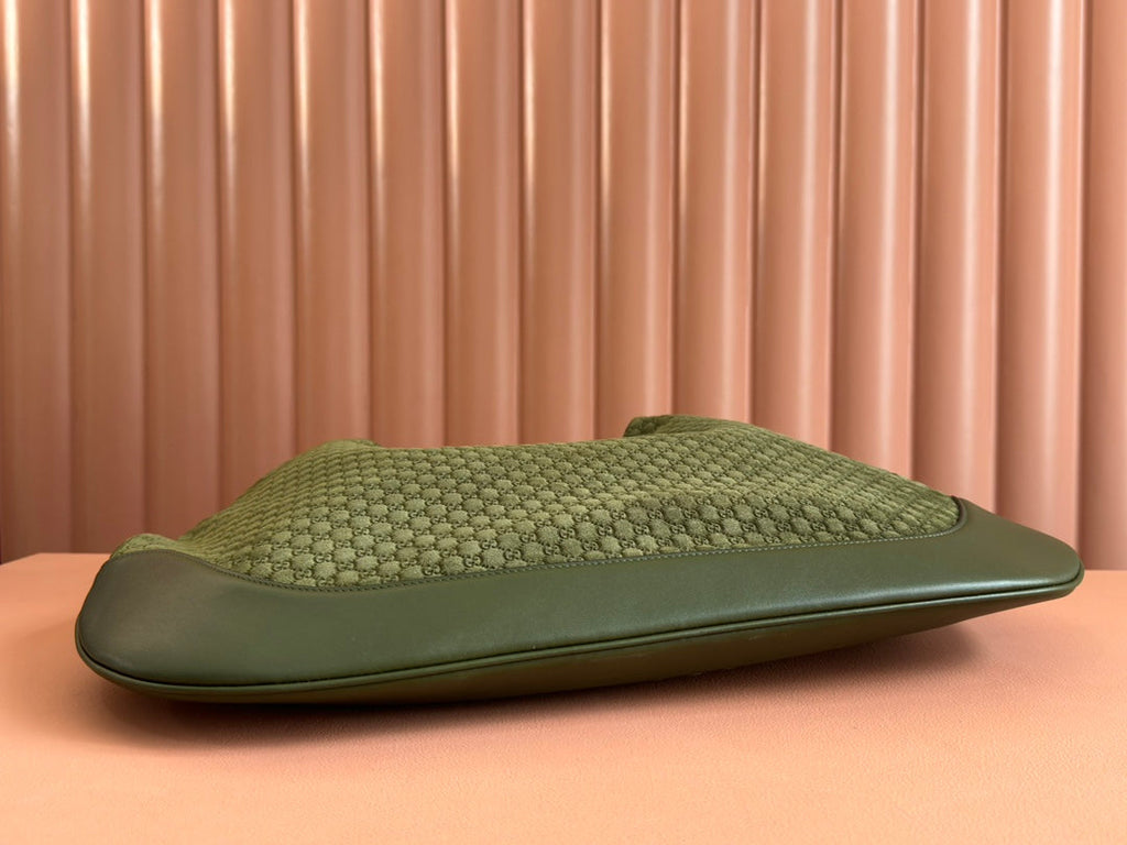 Große Schultertasche B, 49 Zoll, olivgrün, GG-geprägtes Wildleder