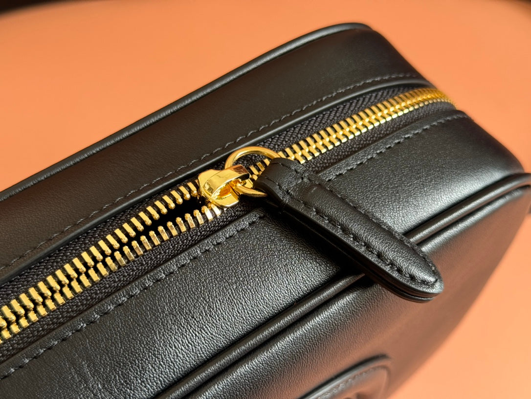 BLONDIE KLEINE SCHULTERTASCHE 21 IN SCHWARZ GLATTEM KALBSLEDER