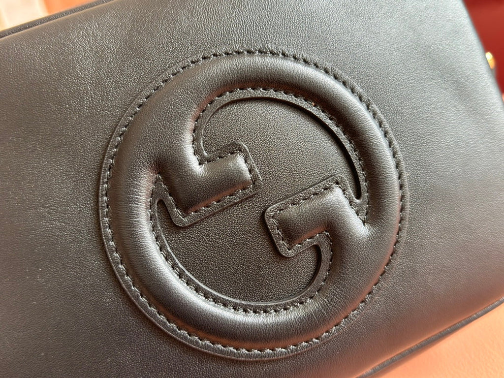 BLONDIE KLEINE SCHULTERTASCHE 21 IN SCHWARZ GLATTEM KALBSLEDER