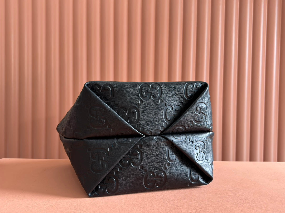 EMBLEM MEDIUM TOTE BAG 30 IN BLACK GG CALFSELD LEDER