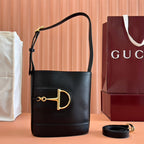 73 KLEINE EIMERTASCHE 20 IN SCHWARZES GLATTES KALBSLEDER