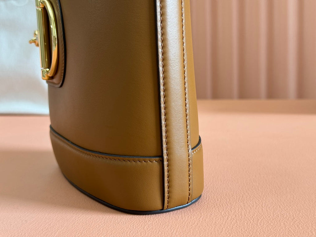 73 KLEINE EIMERTASCHE 20 IN BRAUN GLATTES KALBSLEDER