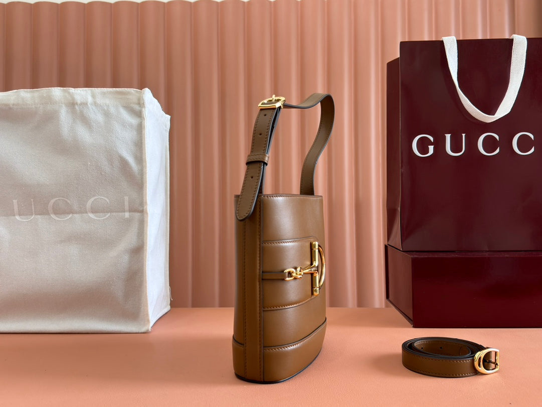 73 KLEINE EIMERTASCHE 20 IN BRAUN GLATTES KALBSLEDER