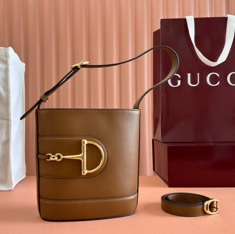 73 KLEINE EIMERTASCHE 20 IN BRAUN GLATTES KALBSLEDER