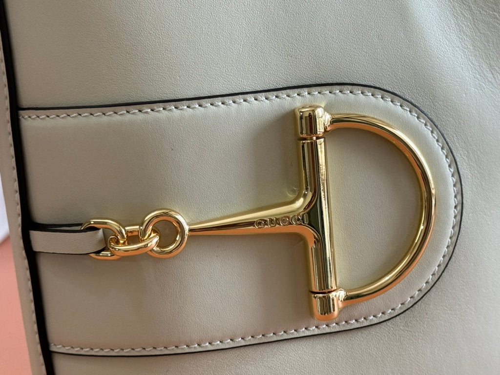 73 KLEINE EIMERTASCHE 20 IN GEBROCHENER WEISSER GLATTER KALBSLEDER