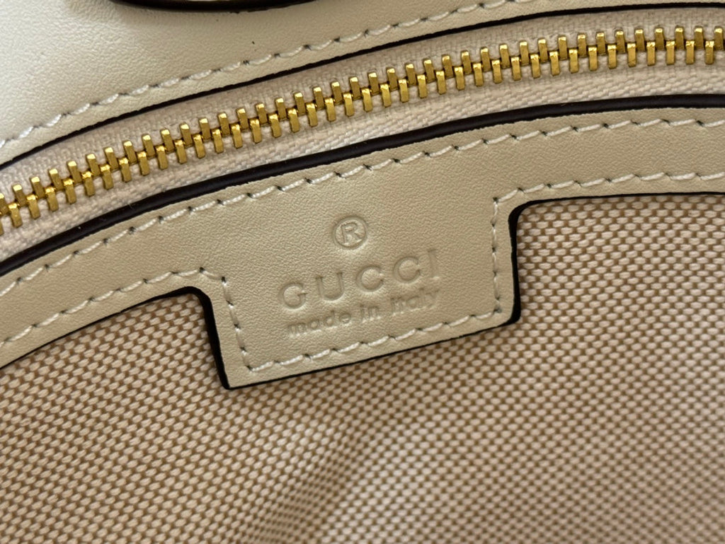 73 KLEINE EIMERTASCHE 20 IN GEBROCHENER WEISSER GLATTER KALBSLEDER