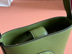 73 KLEINE EIMERTASCHE 20 IN GRÜN GLATTES KALBSLEDER