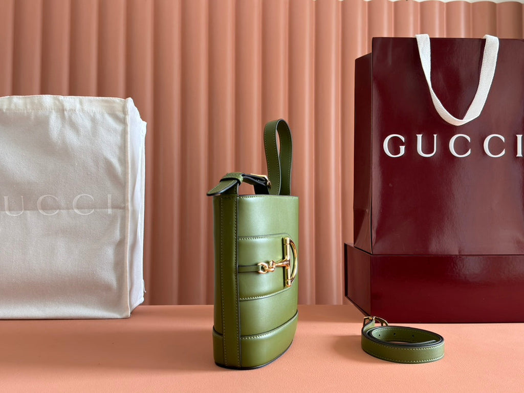 73 KLEINE EIMERTASCHE 20 IN GRÜN GLATTES KALBSLEDER