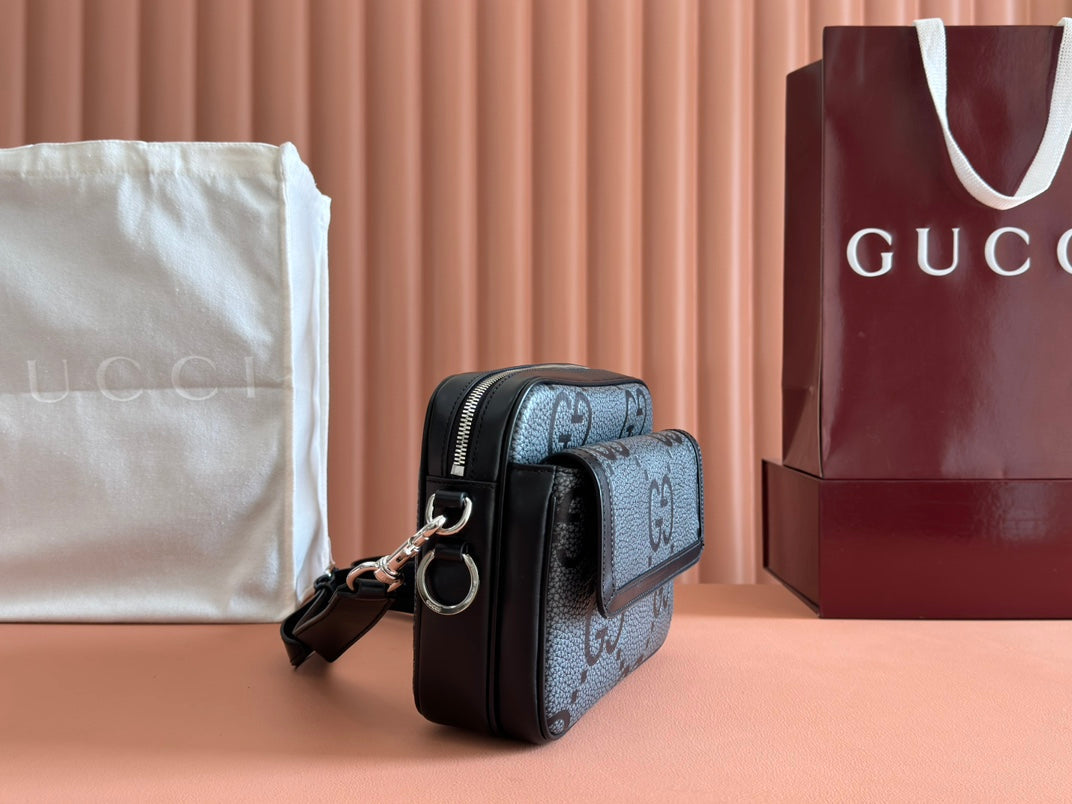 Kleine Jumbo-Umhängetasche 23 in grau-schwarzem genarbtem GG-Lammleder