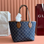 Kleine, wendbare Totissima-Tasche, 22 Zoll, aus dunkelblauem Denim, eine Seite aus blauem Wildleder