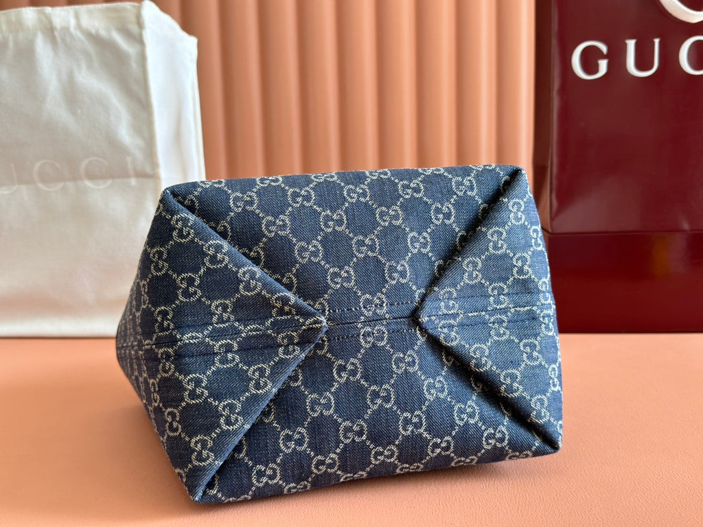 Kleine, wendbare Totissima-Tasche, 22 Zoll, aus dunkelblauem Denim, eine Seite aus blauem Wildleder