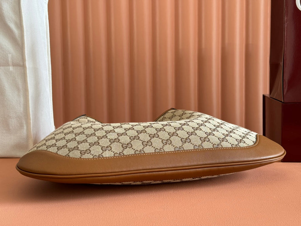 B MEDIUM SHOULDER BAG 42 IN BEIGE AND DARK BROWN GG CANVAS