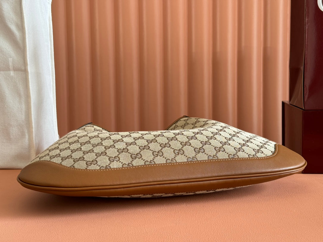 B MEDIUM SHOULDER BAG 42 IN BEIGE AND DARK BROWN GG CANVAS