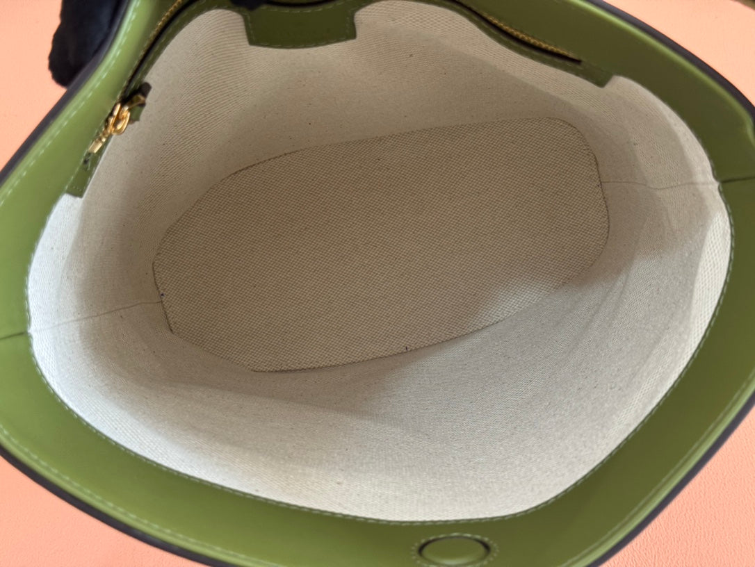 73 MITTLERE EIMERTASCHE 27,5 IN GRÜN GLATTES KALBSLEDER