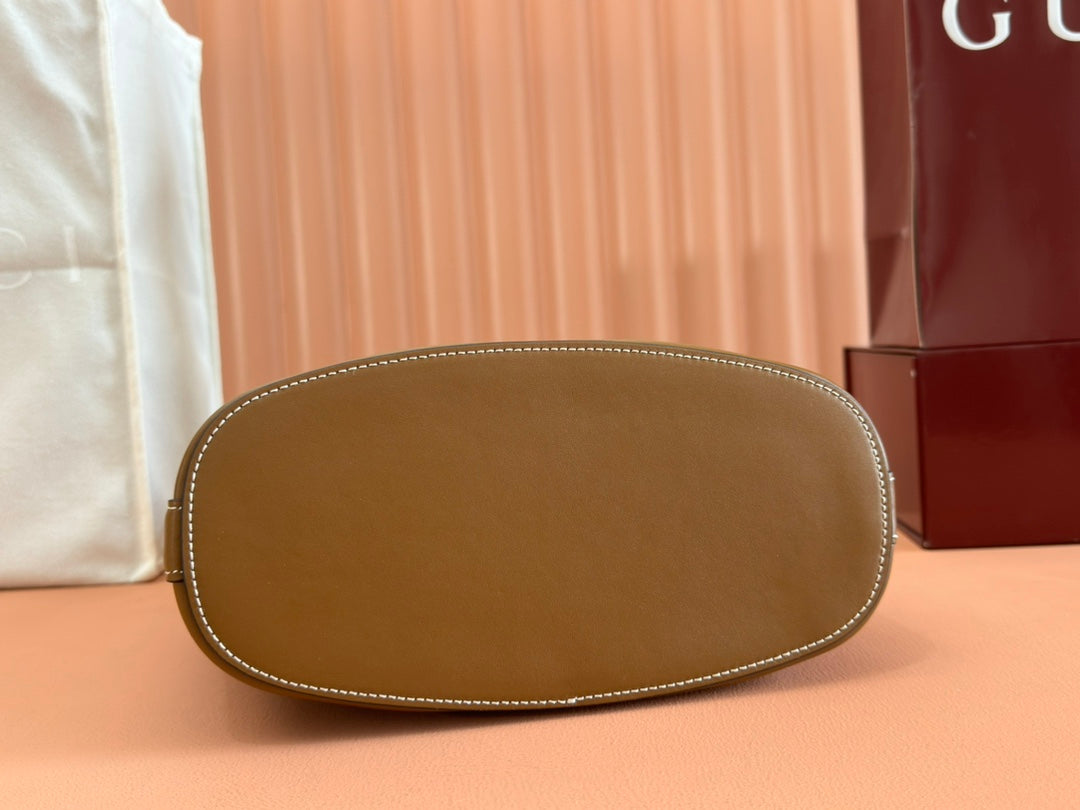 73 MITTELGROSSE EIMERTASCHE 27,5 IN BRAUNES GLATTES KALBSLEDER