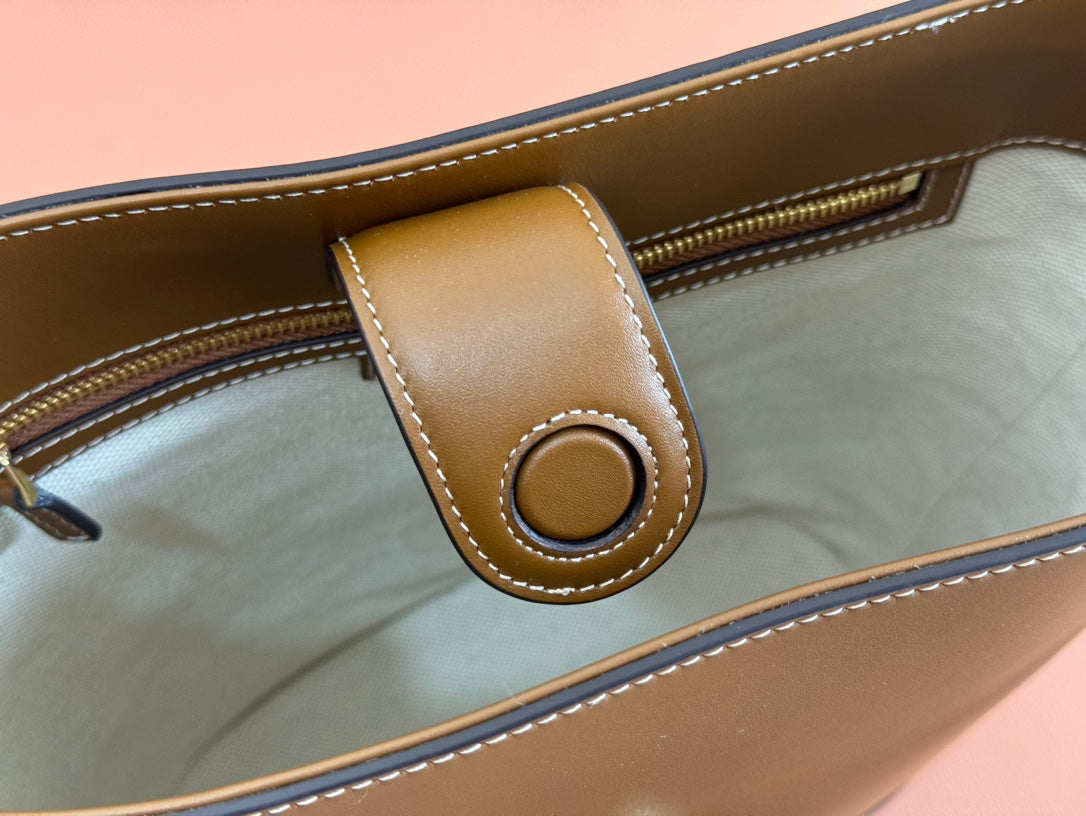 73 MITTELGROSSE EIMERTASCHE 27,5 IN BRAUNES GLATTES KALBSLEDER