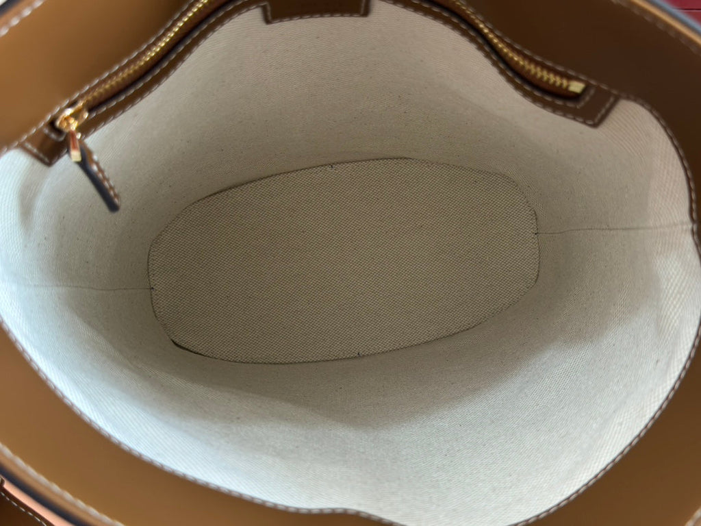 73 MITTELGROSSE EIMERTASCHE 27,5 IN BRAUNES GLATTES KALBSLEDER