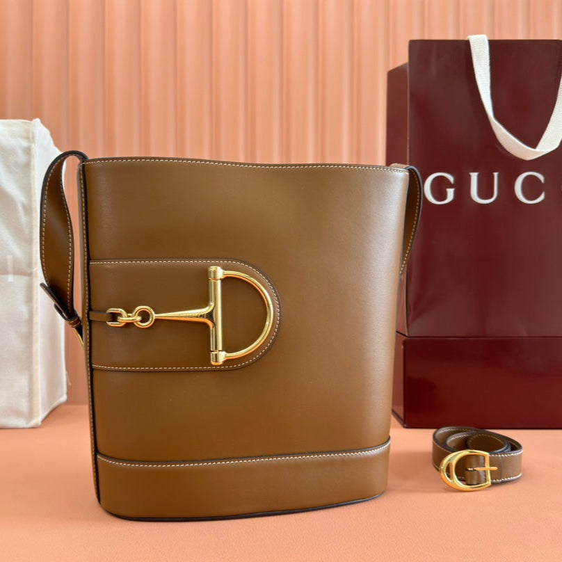 73 MITTELGROSSE EIMERTASCHE 27,5 IN BRAUNES GLATTES KALBSLEDER