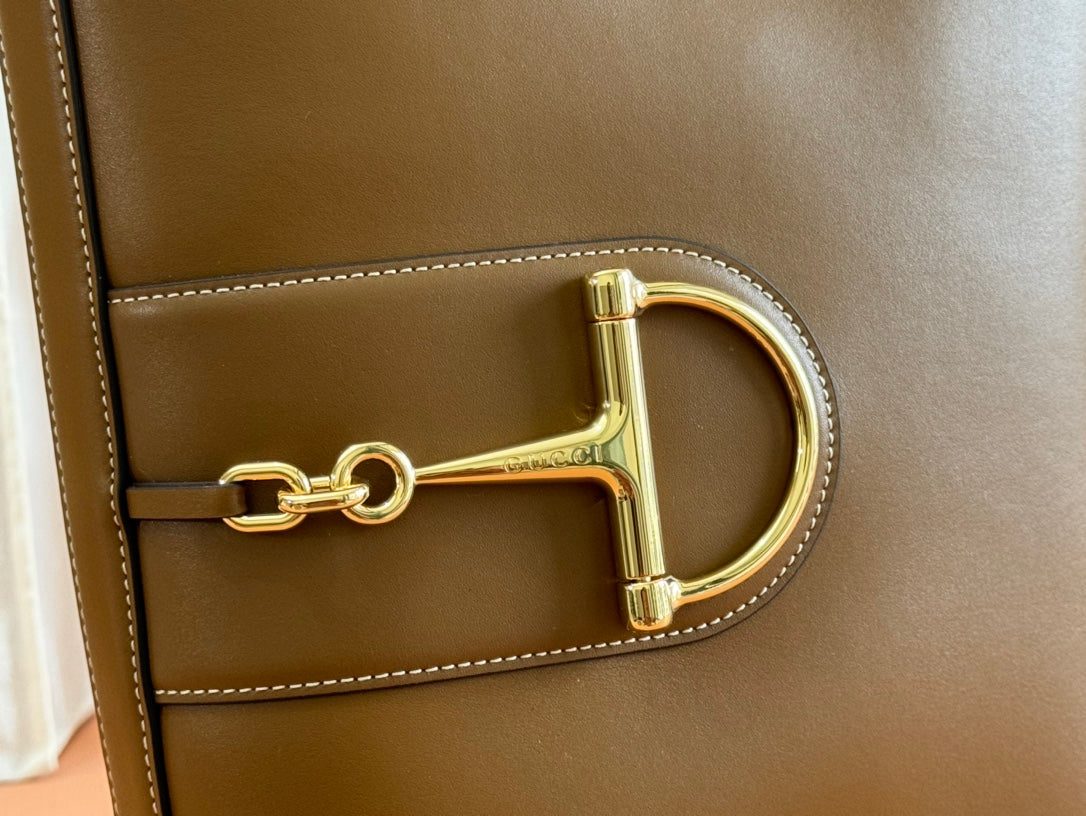 73 MITTELGROSSE EIMERTASCHE 27,5 IN BRAUNES GLATTES KALBSLEDER