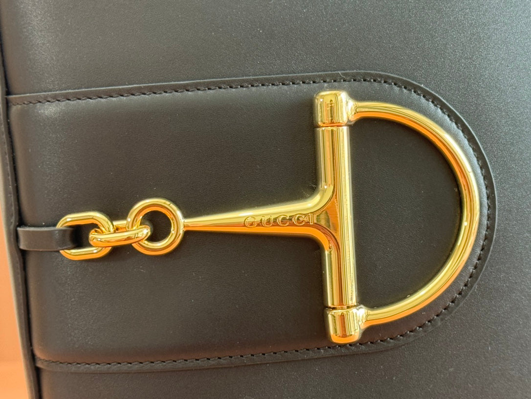 73 MITTELGROSSE EIMERTASCHE 27,5 IN SCHWARZES GLATTES KALBSLEDER