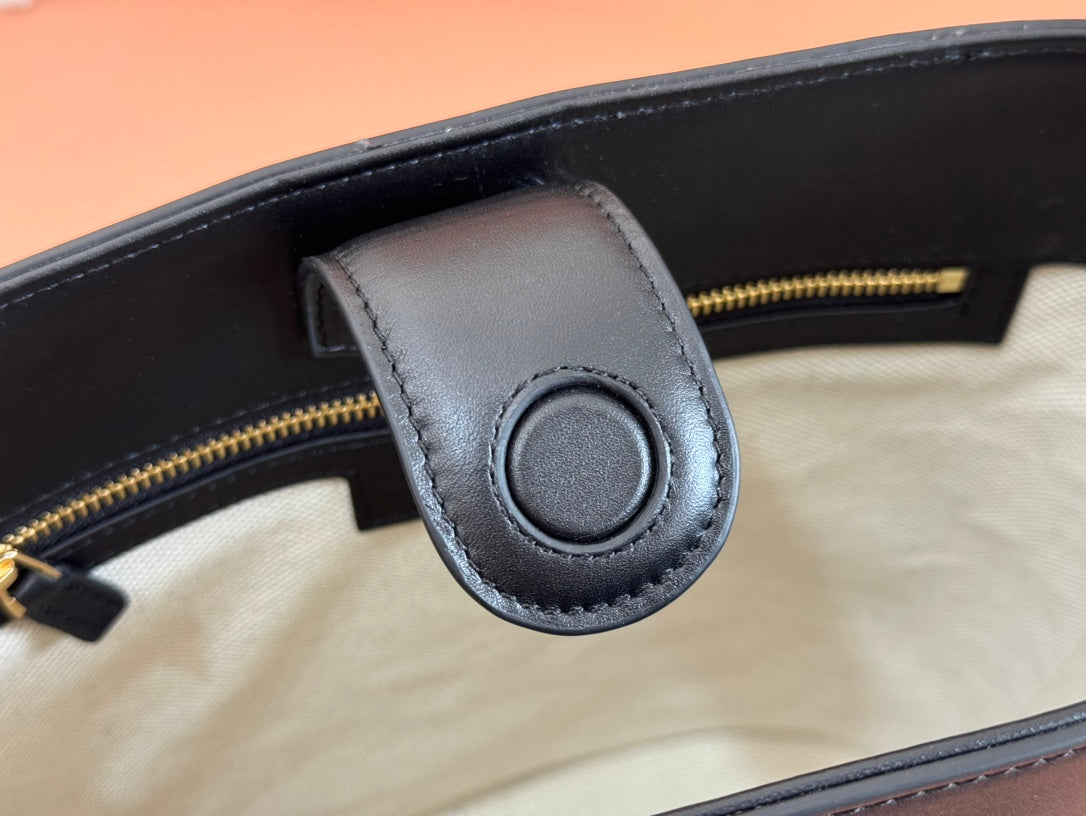 73 MITTELGROSSE EIMERTASCHE 27,5 IN SCHWARZES GLATTES KALBSLEDER