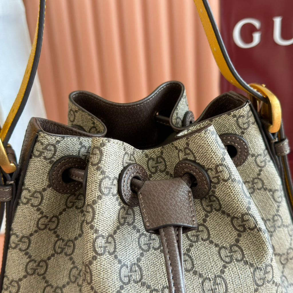 GUCCI Rucksack mit Kordelzug, Tigerkopf, 27 Zoll, braunes Canvas
