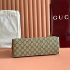 GUCCI 25S EMBLEM MEDIUM BAG 30 IN BEIGE AND BLACK CALFLEDER