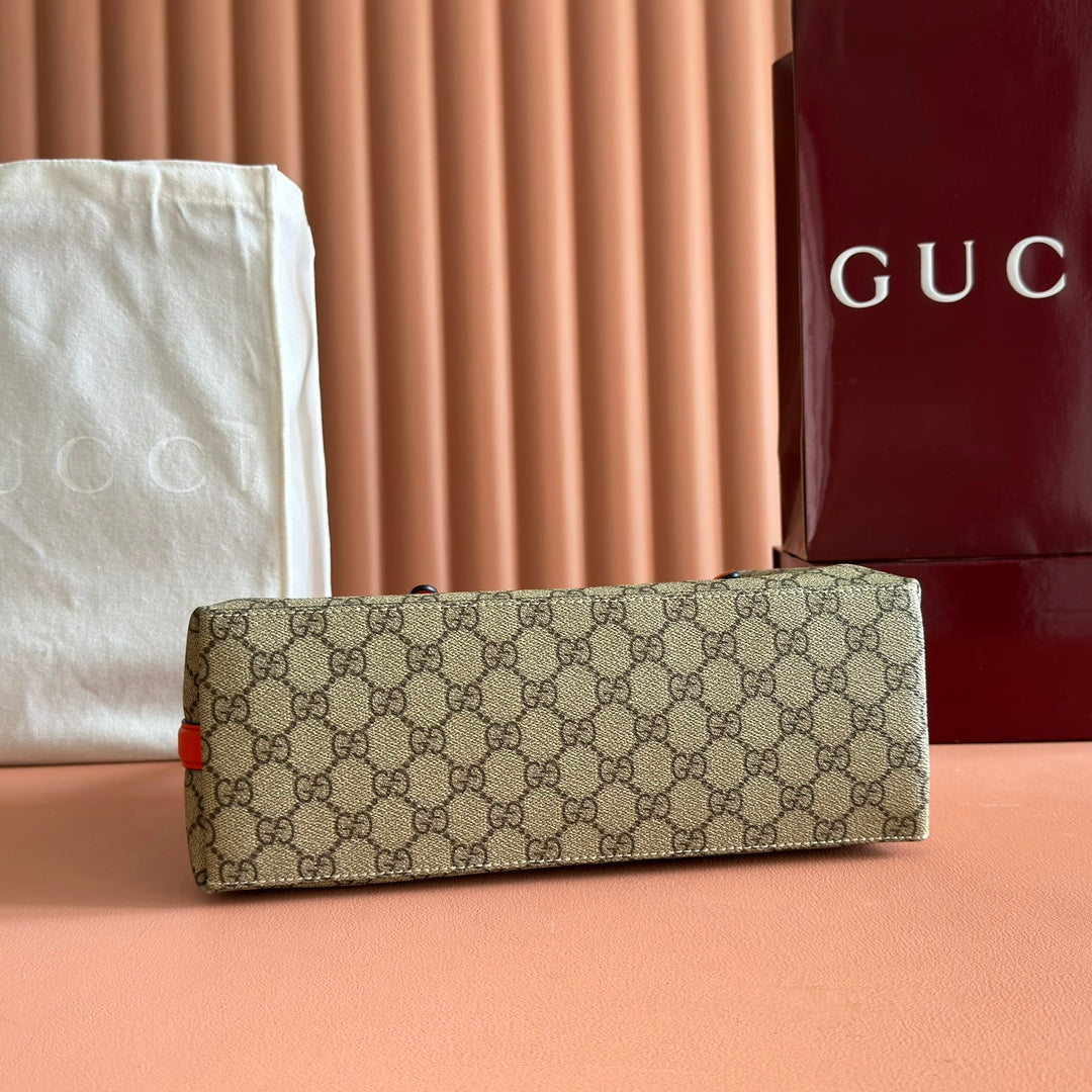 GUCCI 25S EMBLEM MEDIUM BAG 30 IN BEIGE AND BLACK CALFLEDER