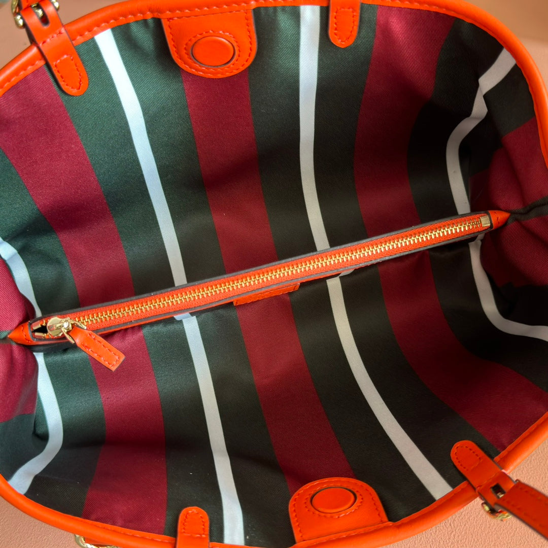 GUCCI 25S EMBLEM MEDIUM BAG 30 IN BEIGE AND BLACK CALFLEDER