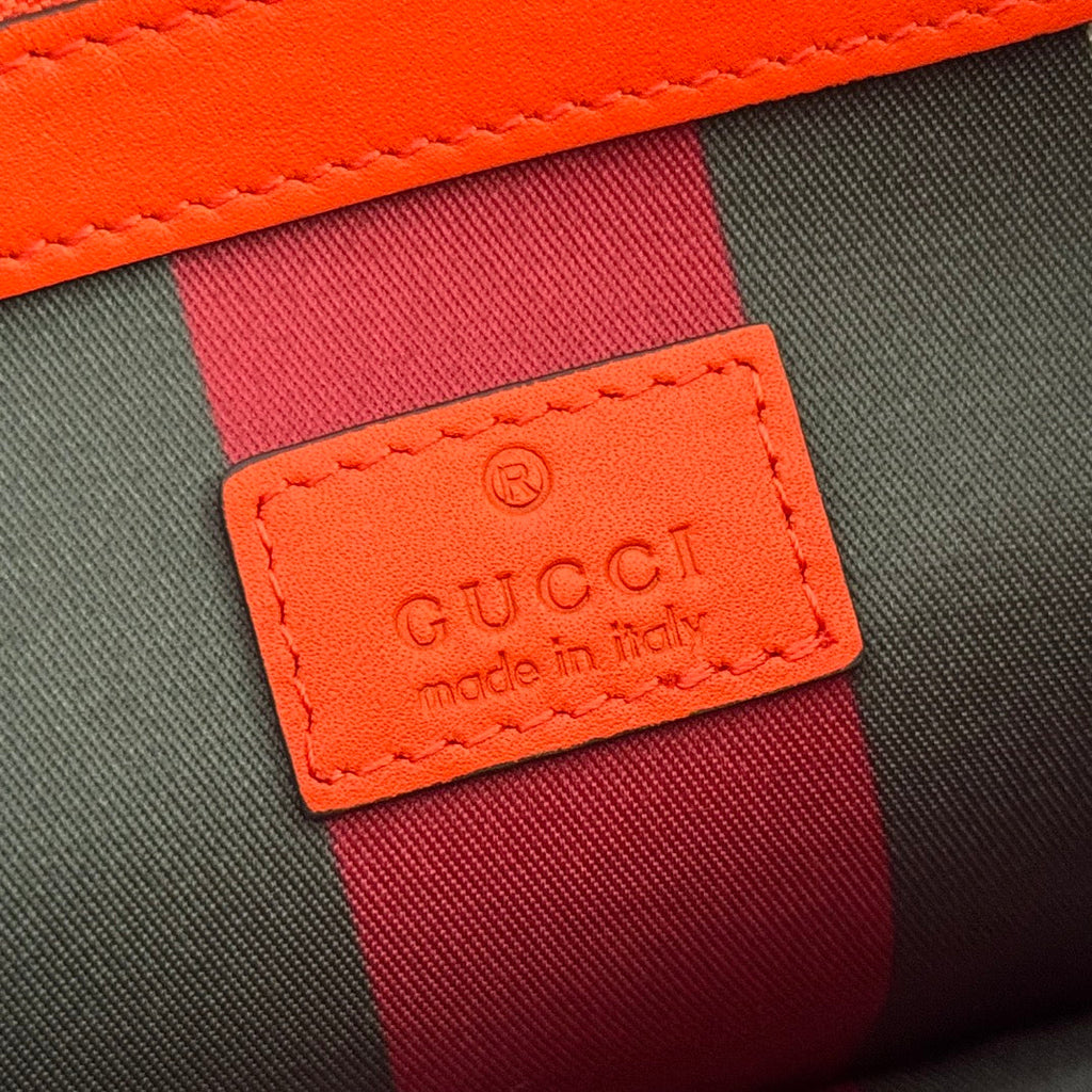 GUCCI 25S EMBLEM MEDIUM BAG 30 IN BEIGE AND BLACK CALFLEDER