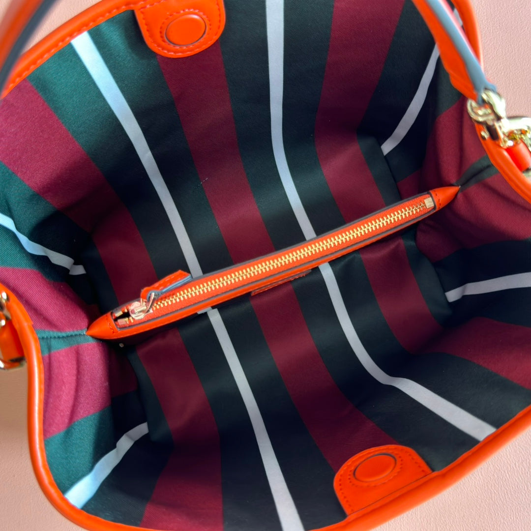 GUCCI 25S EMBLEM TASCHE 25 IN BEIGE UND SCHWARZEM KALBSLEDER