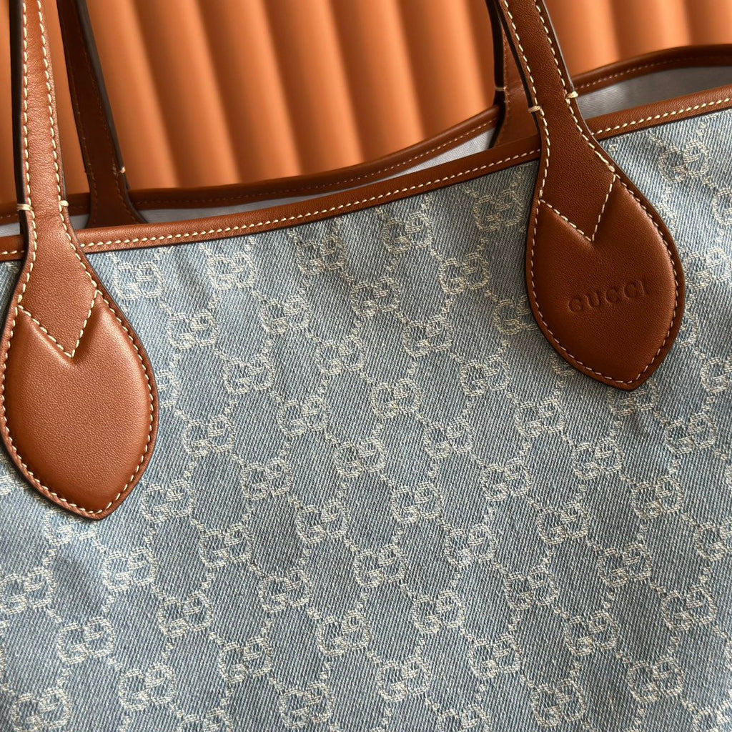 GUCCI 25S TOTISSIMA GROSSE TRAGETASCHE 30 IN BLAU-WEISSEM CANVAS