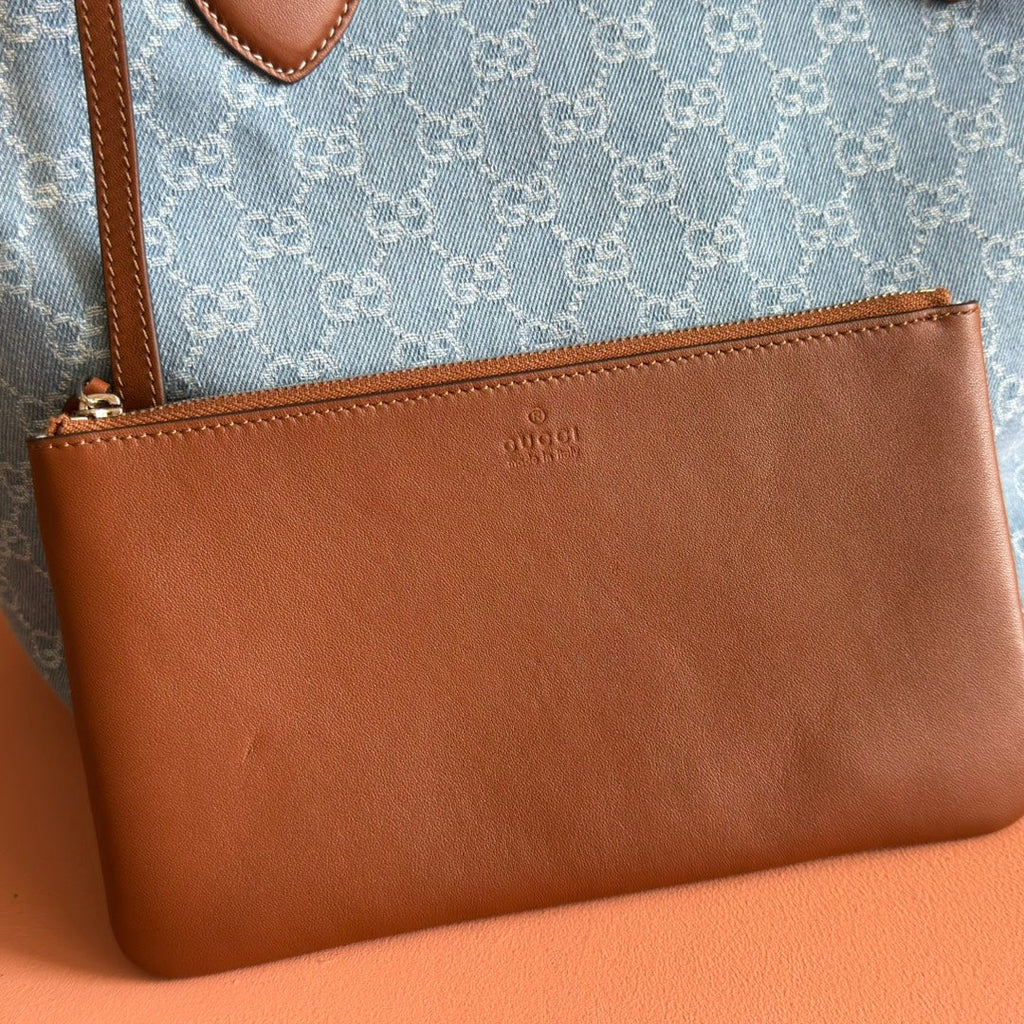 GUCCI 25S TOTISSIMA GROSSE TRAGETASCHE 30 IN BLAU-WEISSEM CANVAS