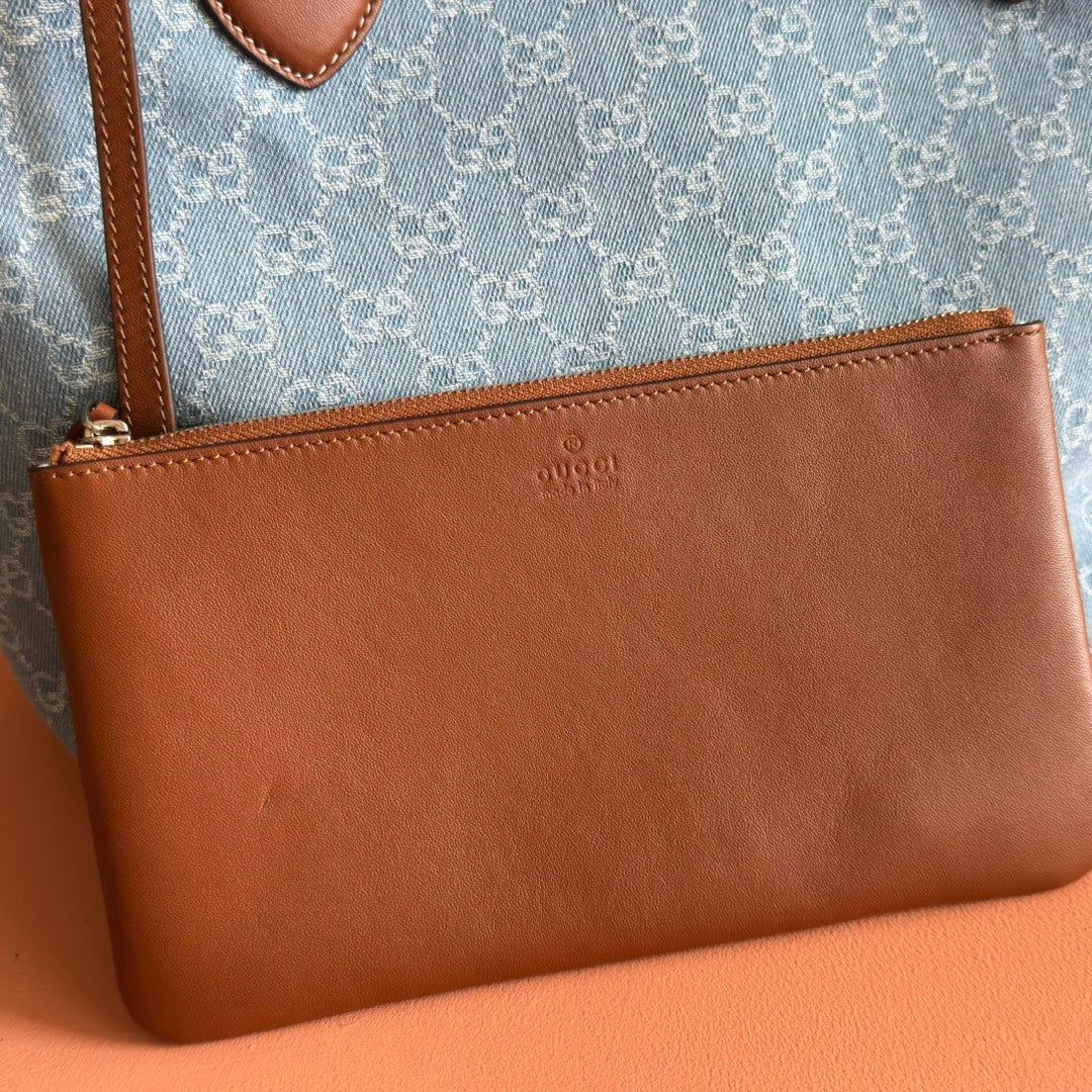 GUCCI 25S TOTISSIMA GROSSE TRAGETASCHE 30 IN BLAU-WEISSEM CANVAS