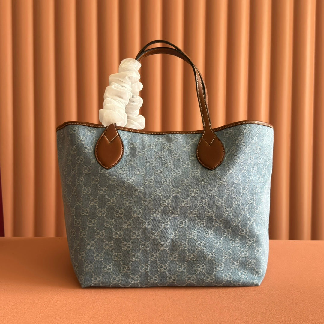 GUCCI 25S TOTISSIMA GROSSE TRAGETASCHE 30 IN BLAU-WEISSEM CANVAS