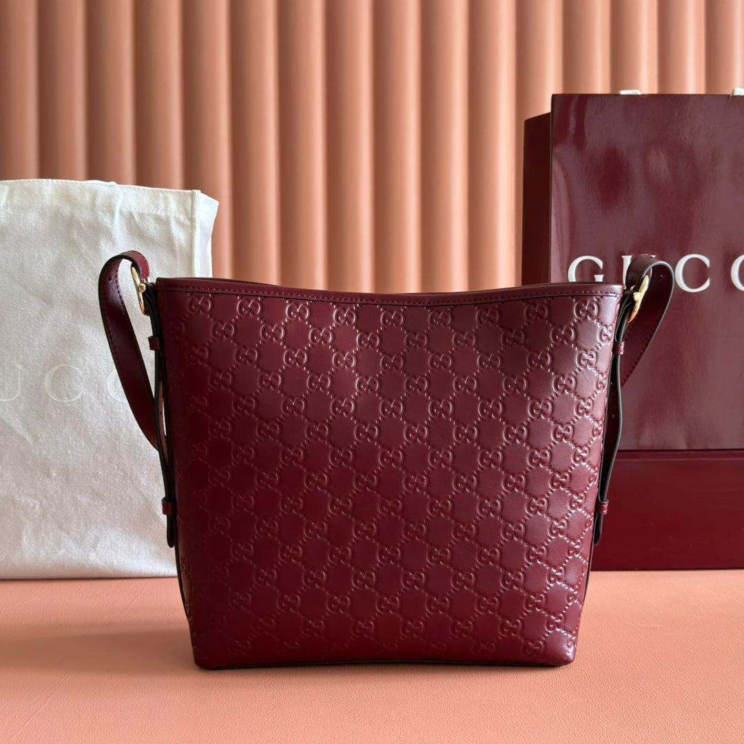 GUCCI 25S EMBLEM MEDIUM SCHULTERTASCHE 26 IN ROSSO ANCORA ROTES KALBSLEDER