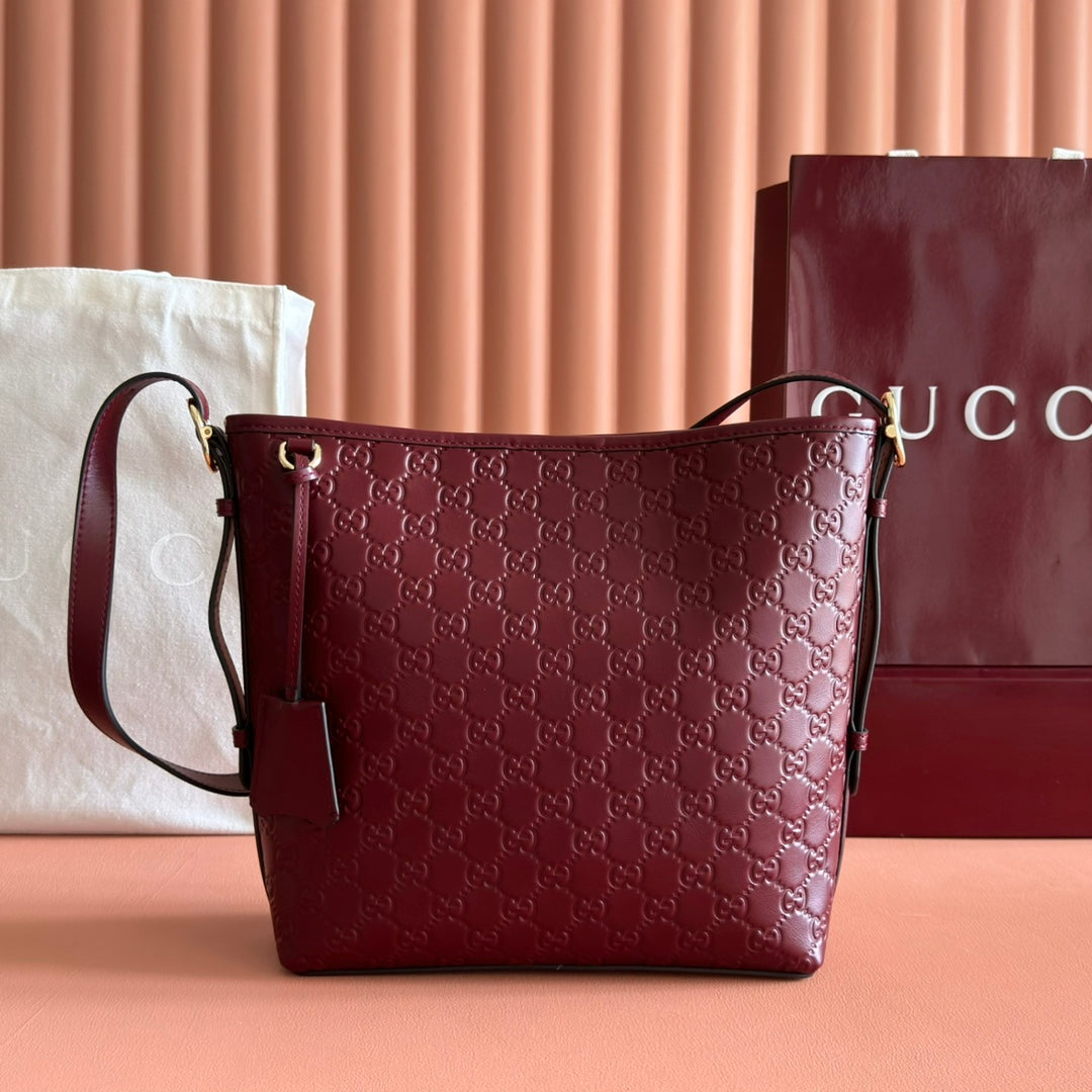 GUCCI 25S EMBLEM MEDIUM SCHULTERTASCHE 26 IN ROSSO ANCORA ROTES KALBSLEDER