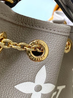 BUNDLE 28 IN TOURTERELLE WEISS MONOGRAMM EMPREINTE LEDER GOLDENE HARDWARE