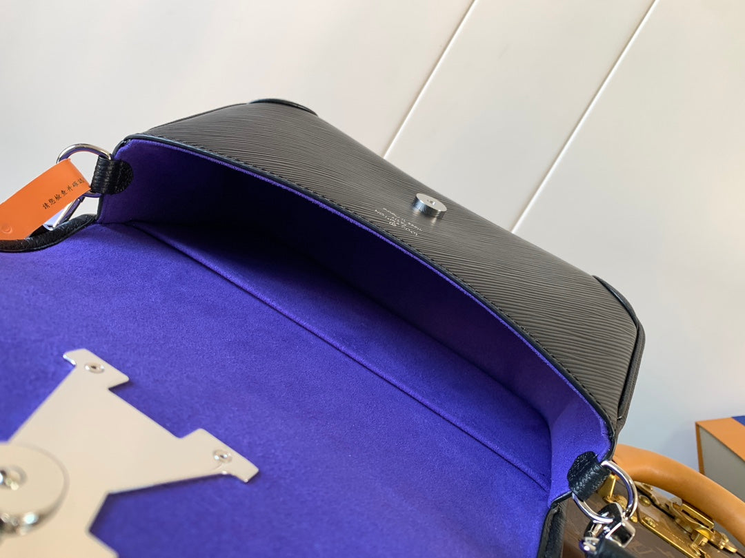 BUCI TASCHE 24 IN SCHWARZ EPI NARBENFROßE