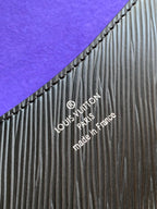 BUCI TASCHE 24 IN SCHWARZ EPI NARBENFROßE