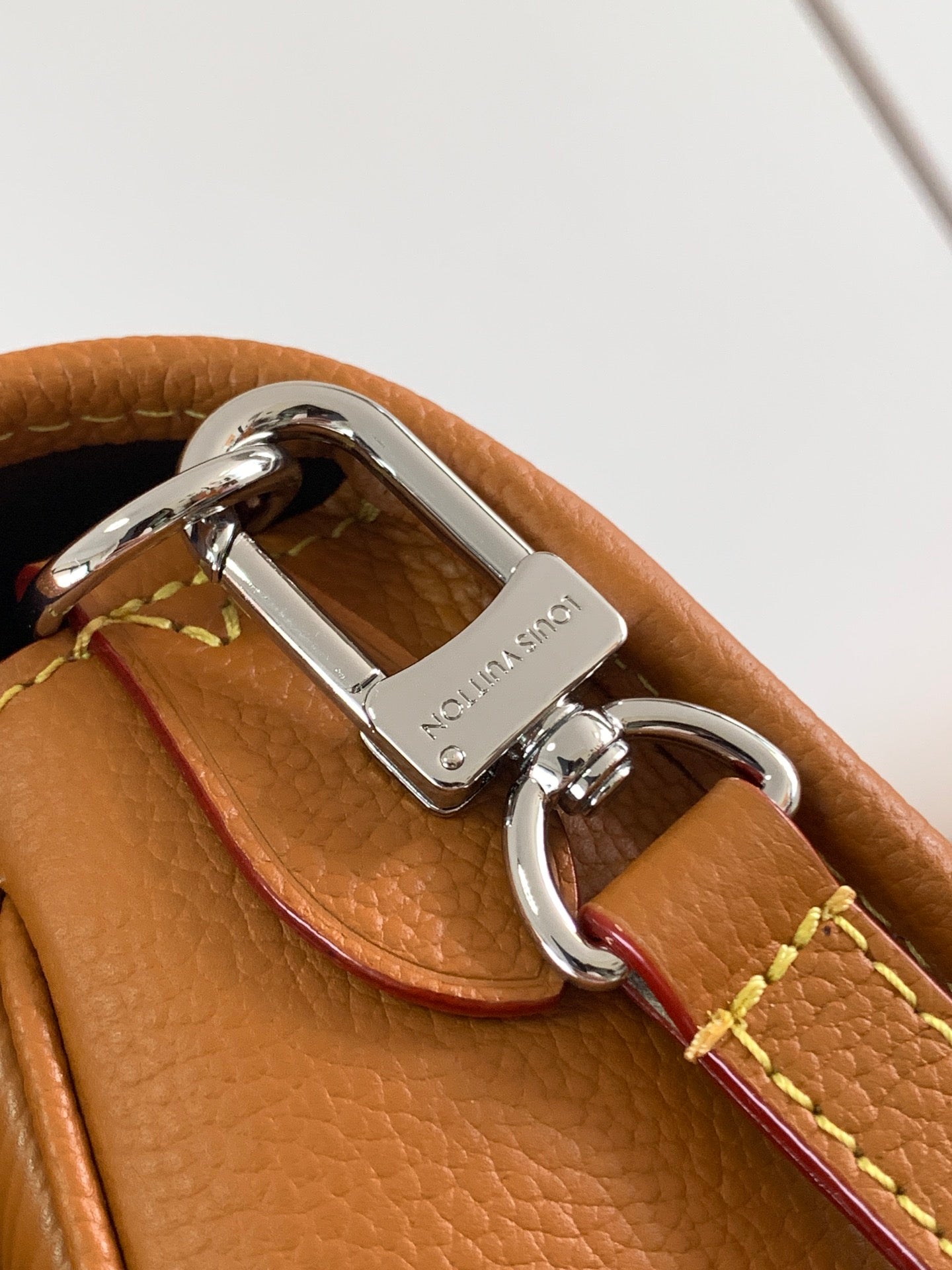 BUCI TASCHE 24 IN GOLD MIEL BRAUN EPI KORN-ROTT