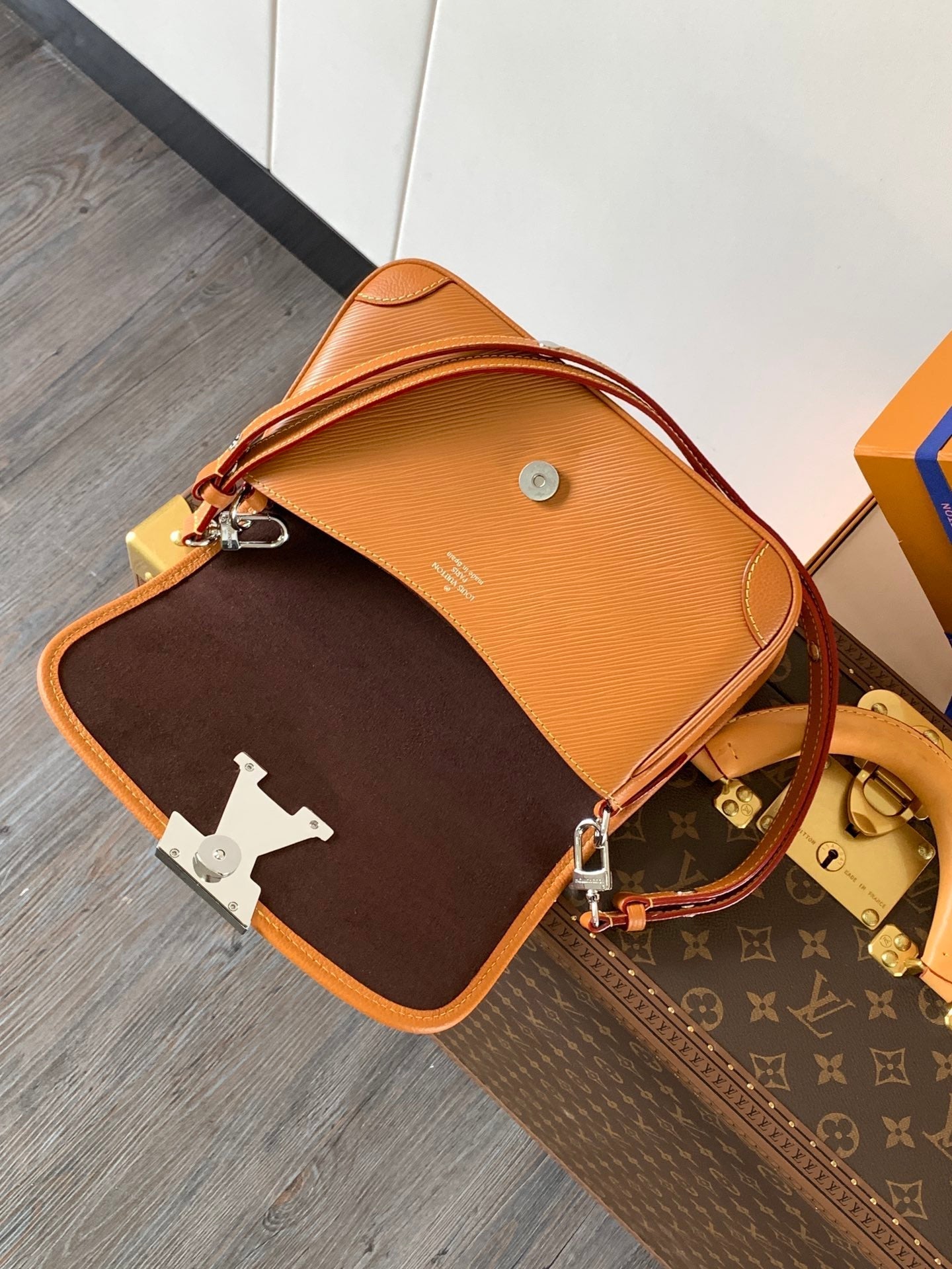 BUCI TASCHE 24 IN GOLD MIEL BRAUN EPI KORN-ROTT