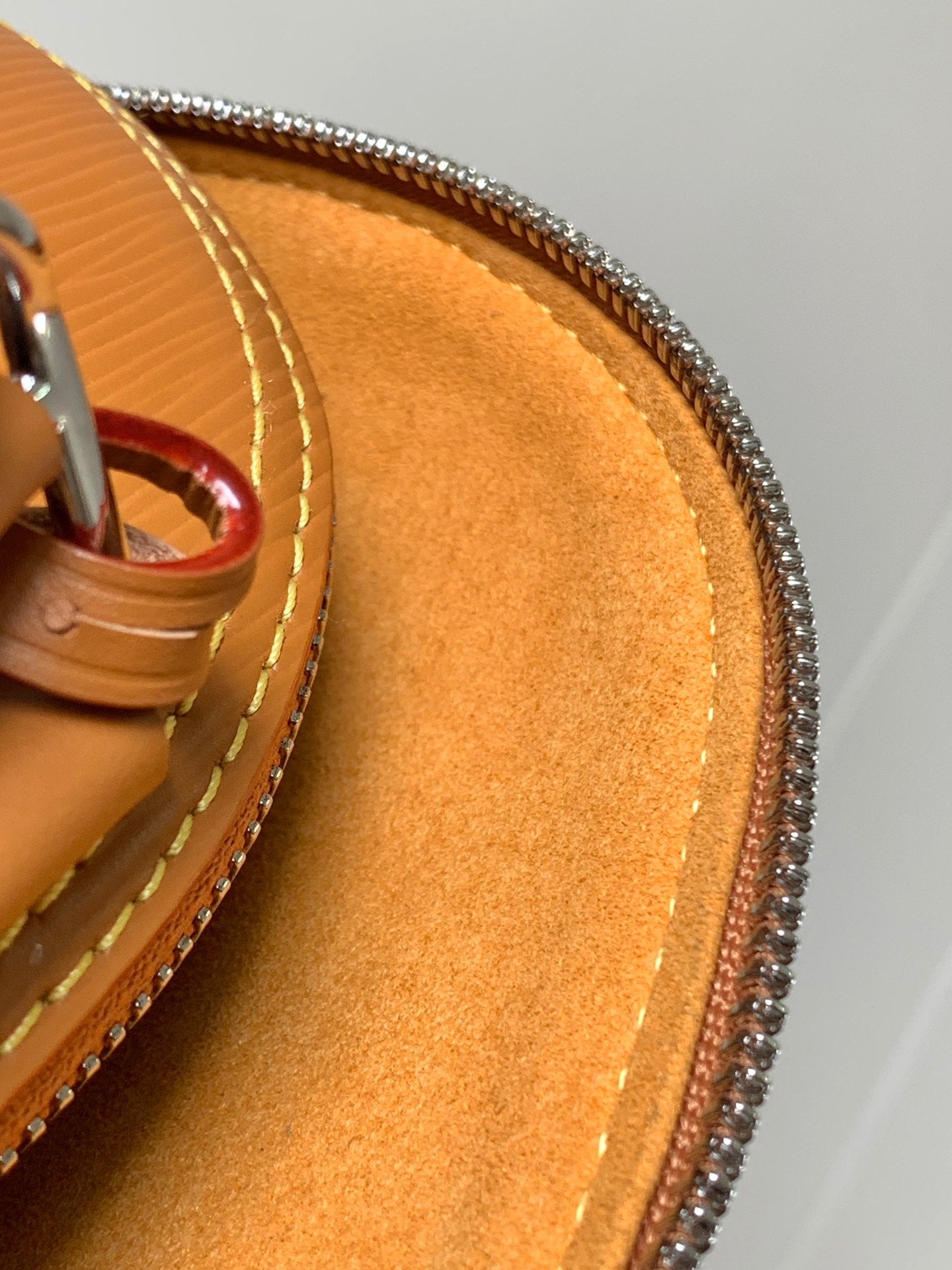 ALMA BB Tasche 23 Zoll Bronze Braun Genarbtes EPI Rindsleder