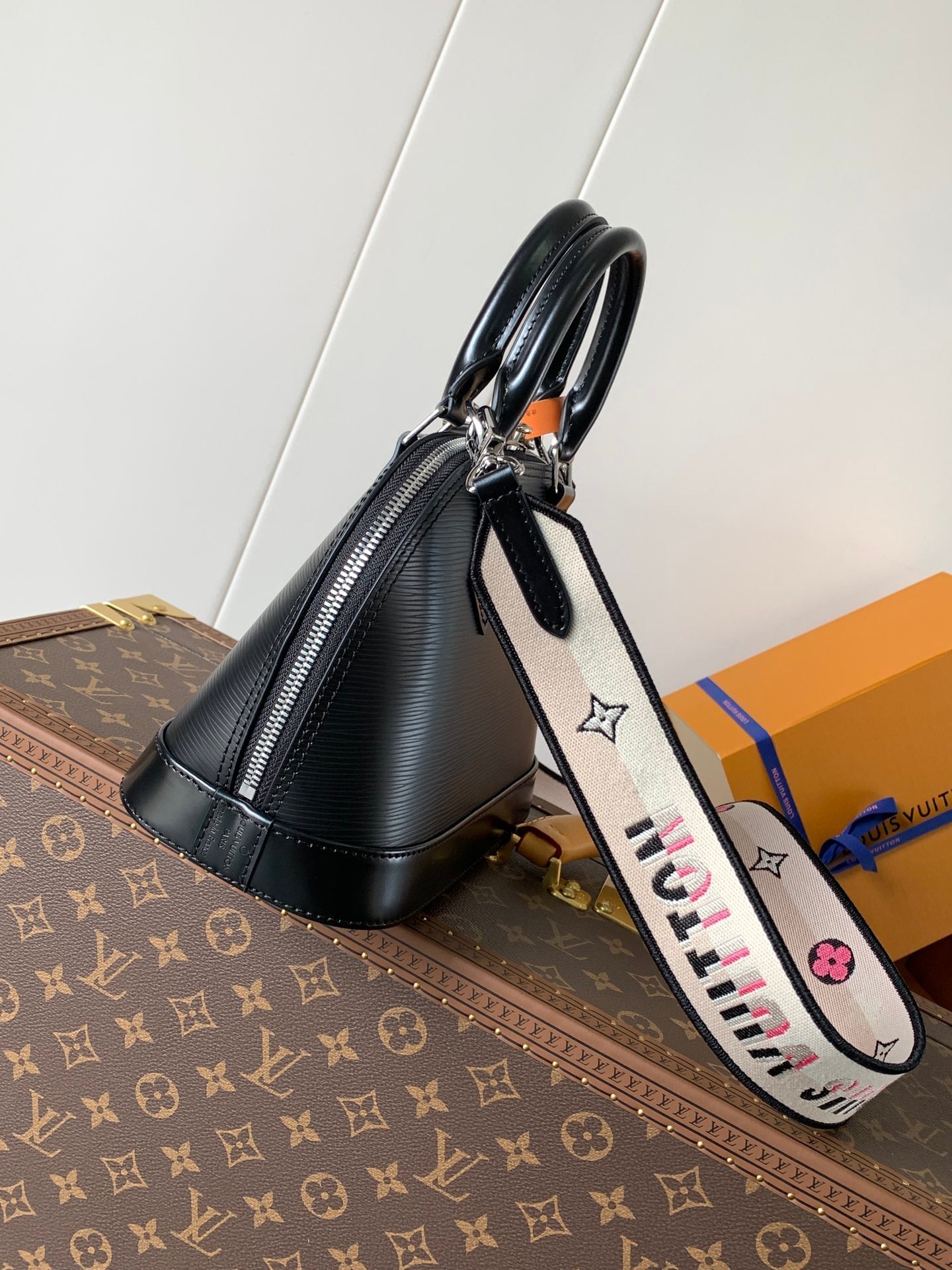 ALMA BB Tasche 23 Zoll, schwarz genarbtes Epi-Rindsleder