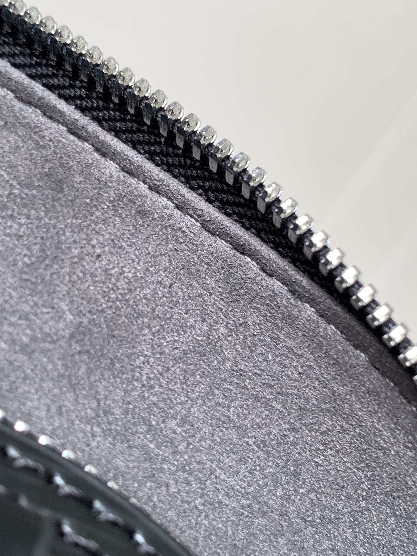 ALMA BB Tasche 23 Zoll, schwarz genarbtes Epi-Rindsleder