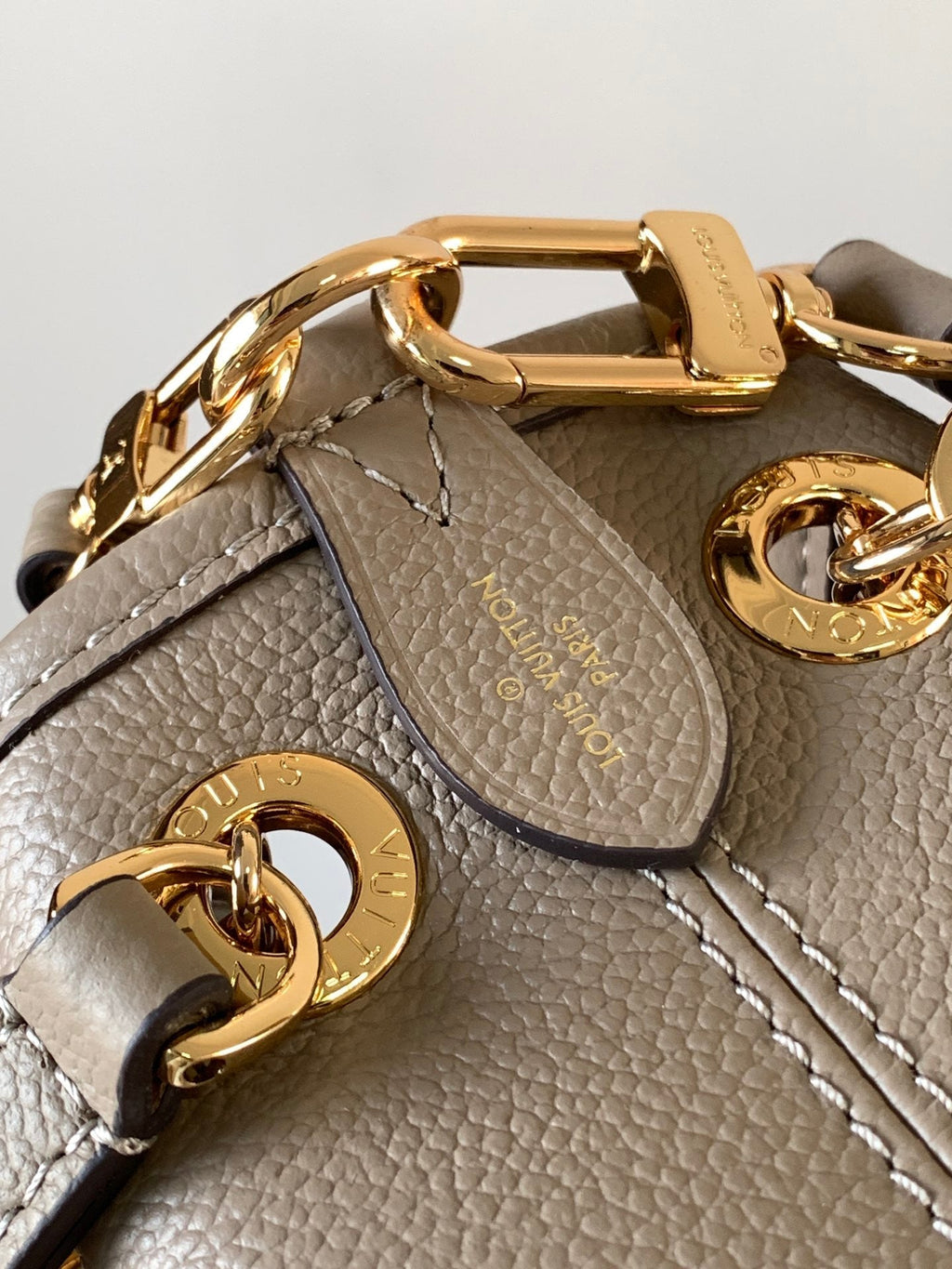 Bündelbeutel 28 Zoll Creme Mix Grau Monogramm Empreinte Rindsleder