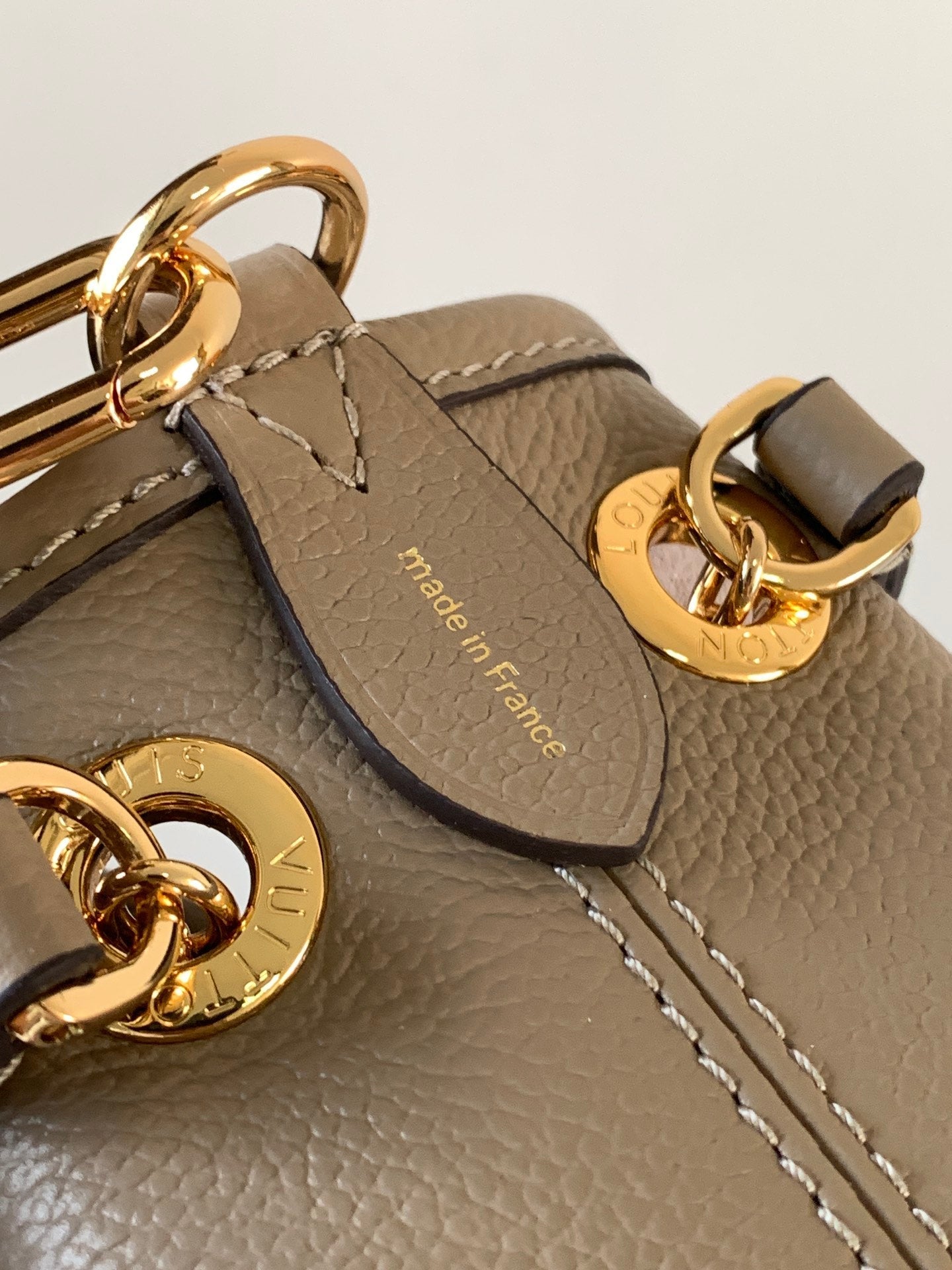 Bündelbeutel 28 Zoll Creme Mix Grau Monogramm Empreinte Rindsleder