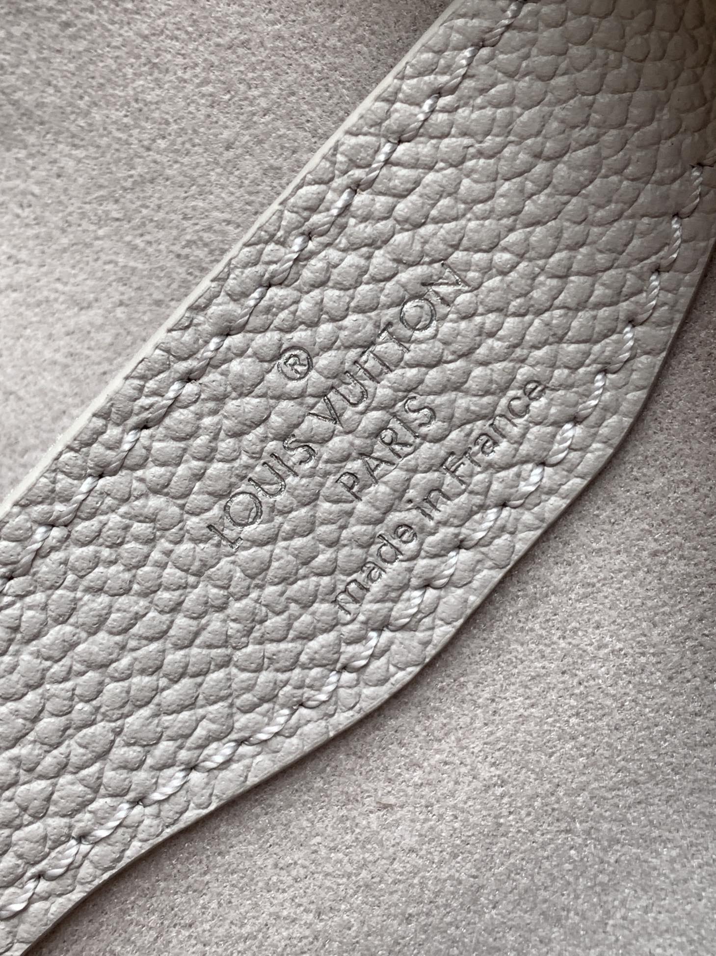 BOULOGNE 29 AUS GRAUEM MONOGRAM-EMPREINTE-LEDER, SILBERNE HARDWARE