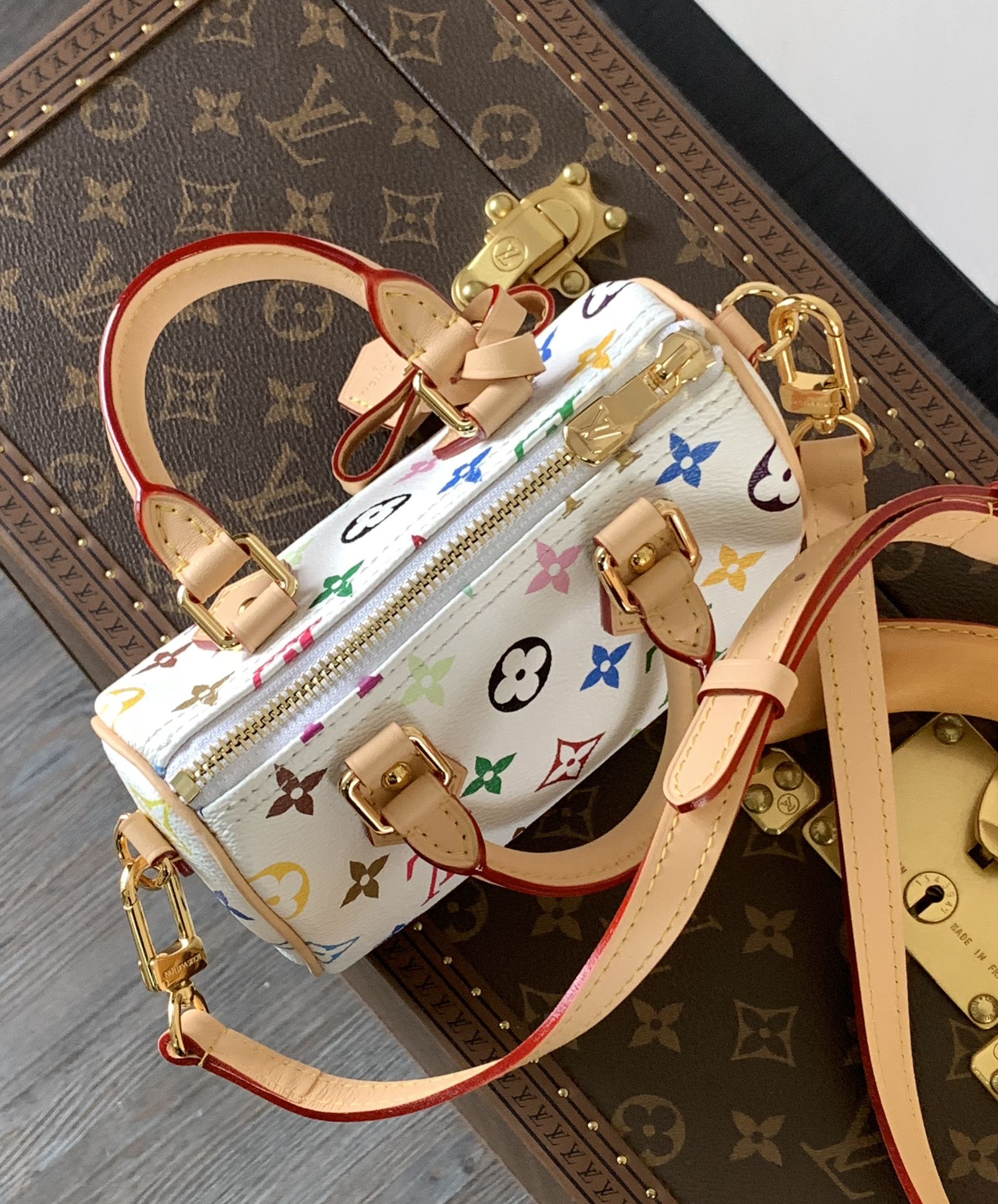 NANO SPEEDY BAG 16 IN FARBENFROHES MONOGRAMMMUSTER UND WEISS BESCHICHTETES CANVAS